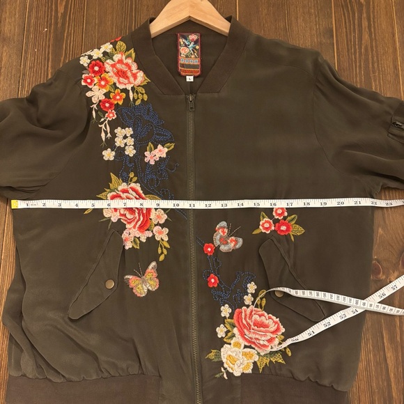 Johnny Was Lucy Crepe de Chine 100% Silk Bomber Jacket Army Green Embroidered, L - Picture 13 of 16